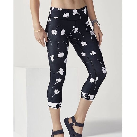 Fabletics Pants - Workout Capri Leggings (Salar)
